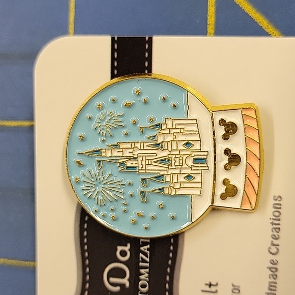 Disney Castle Snowglobe 1.25" Tack Pin - Picture 1 of 1